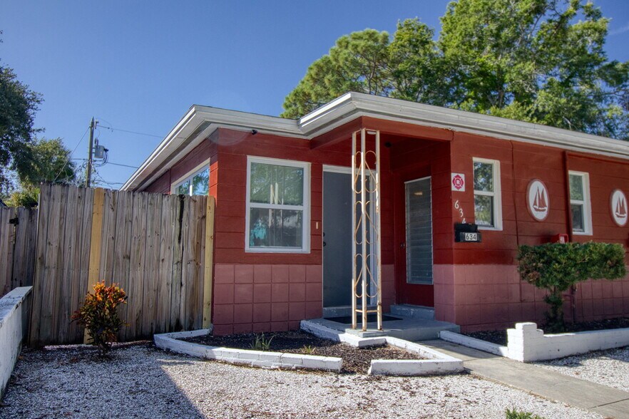 Building Photo - 634 15th Ave S