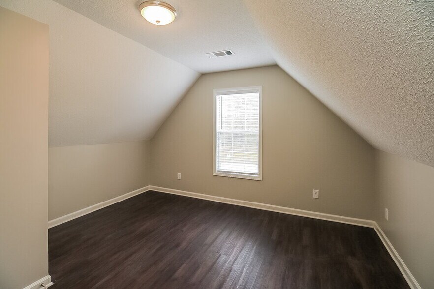 Building Photo - 401 Cannonball Ct