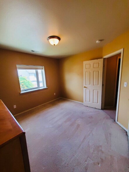 Building Photo - 9805 Mia Ln