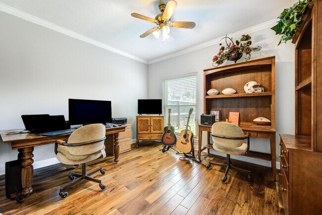 Building Photo - 1811 Emerald Green Dr