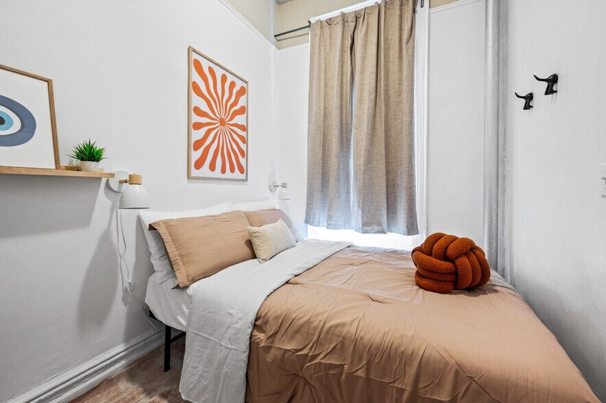 Building Photo - 459 W 46th St