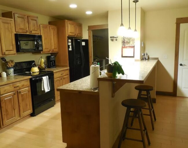 Building Photo - Beautiful 3 Bedroom Condo