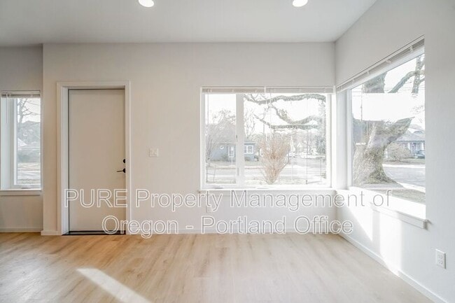 Building Photo - 5685 N Willamette Blvd