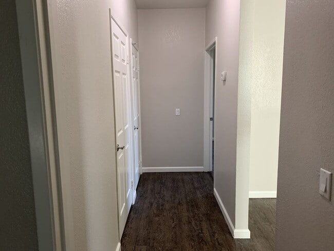 Building Photo - Sabre Springs Top Floor Condo with Carport