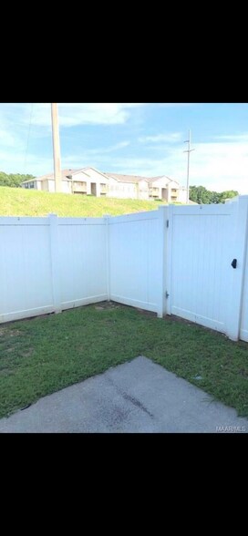 Building Photo - 124 N Springview Dr