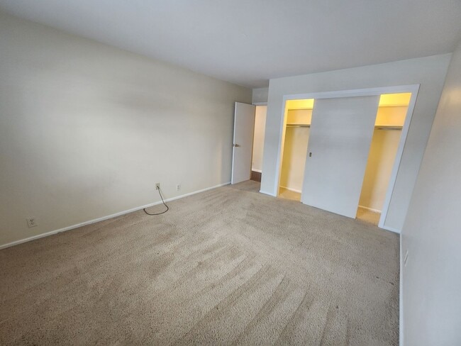 Building Photo - 112 Southglen Rd