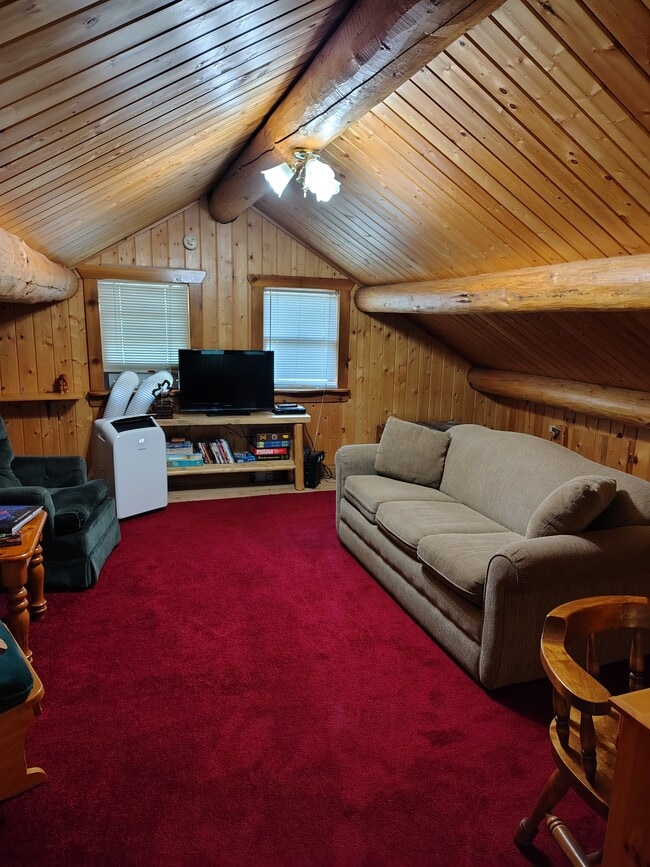 Building Photo - Therault Lake Log Home