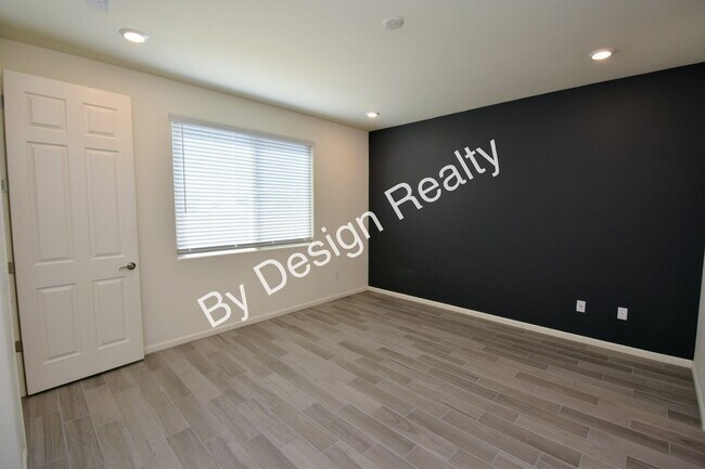 Building Photo - Gladden Farms 3 Bed 2 Bath+Den - 3 Car Garage