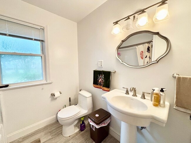 Building Photo - Cozy Home in Norfolk!