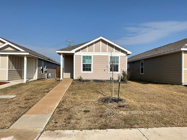 Primary Photo - 404 Br Vlg Wy