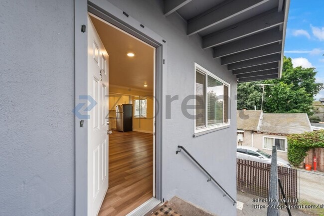 Building Photo - 523 Page St