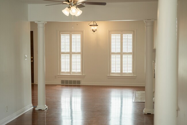 Building Photo - 218 Bramton Rd