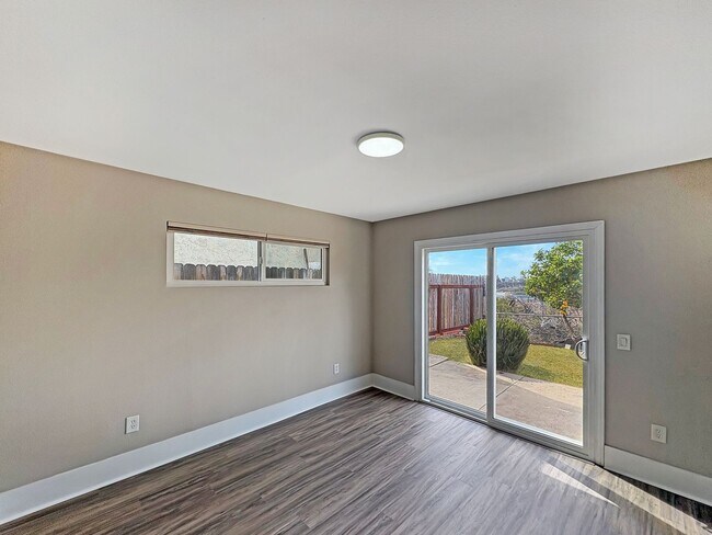 Building Photo - Stunning 3BR/2BA San Diego Home with Solar...