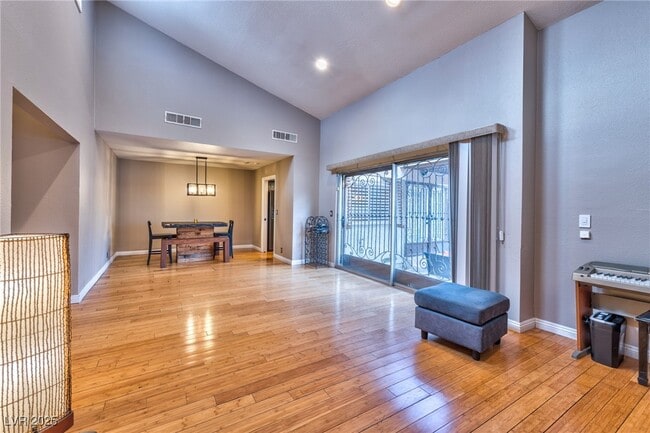 Building Photo - 39 N Moonlight Dr