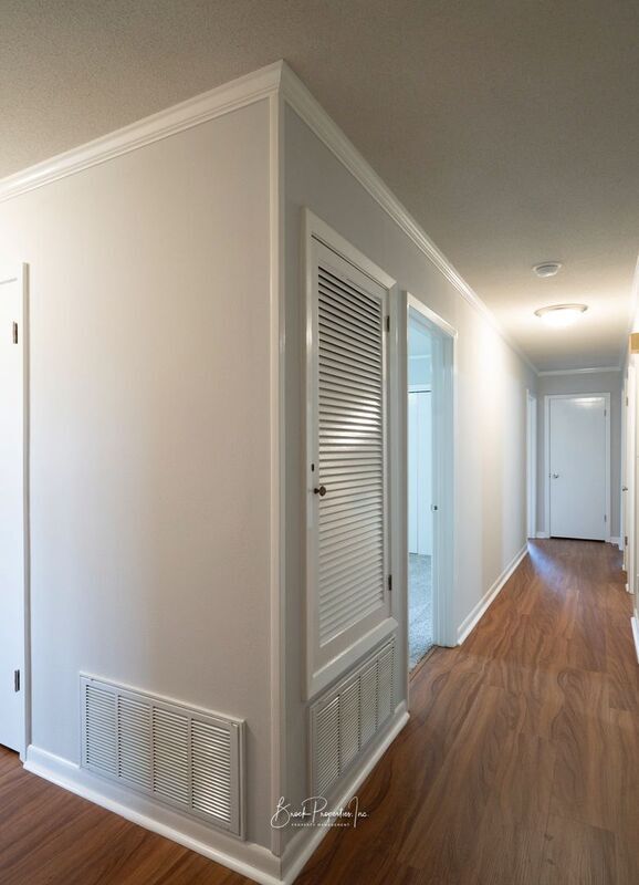 Building Photo - 6395 Duquesne Dr