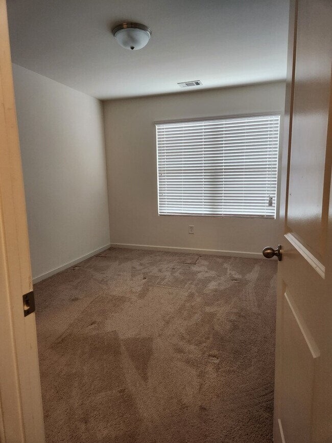 Building Photo - Home Sweet Home!