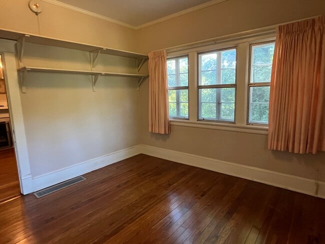 Building Photo - 220 E Montgomery St