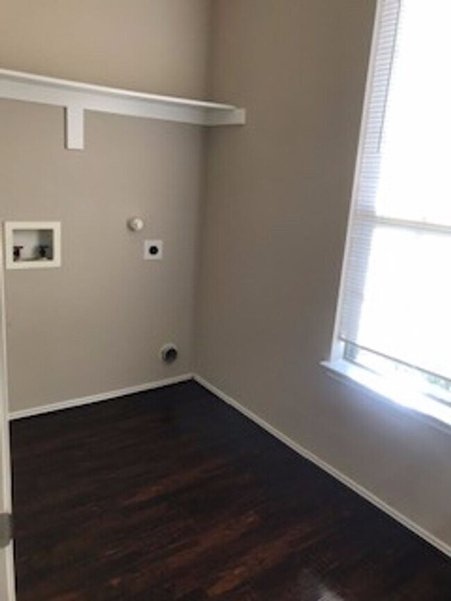Building Photo - Large 3 Bedroom in Royse City!!