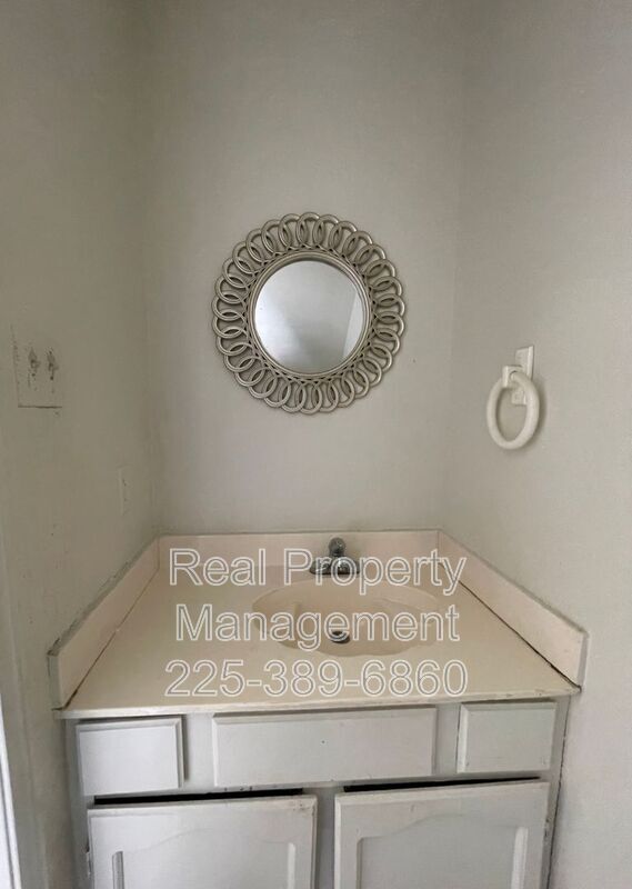 Building Photo - 750 Hospital Rd