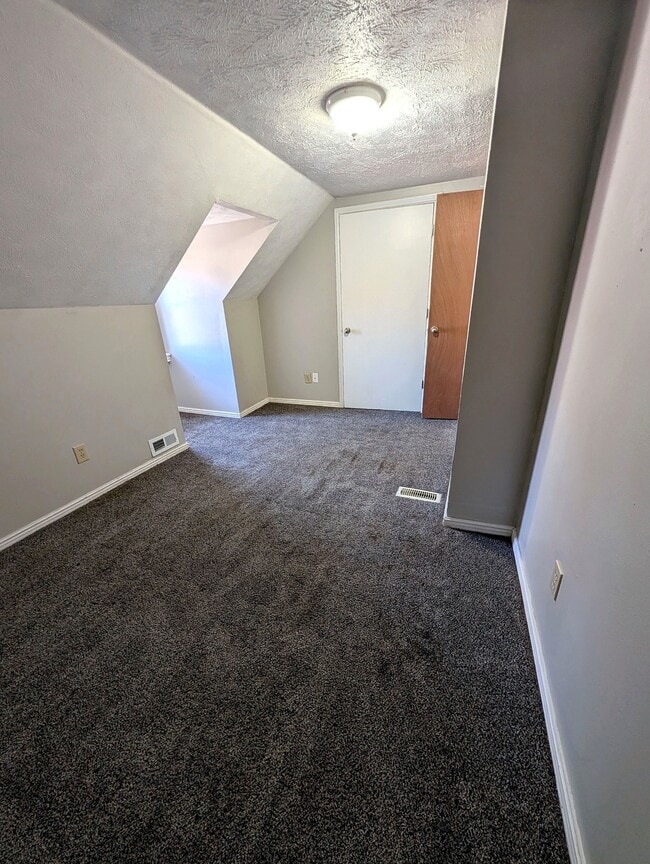 Building Photo - 817 S Newton Ave