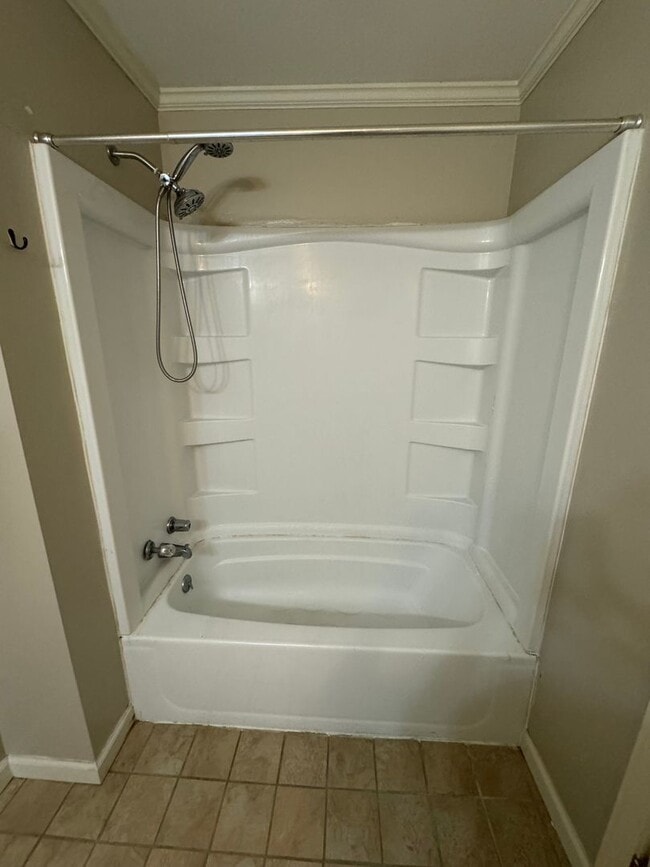 Building Photo - Large Historical 3/2 House in Summerville-$1,595