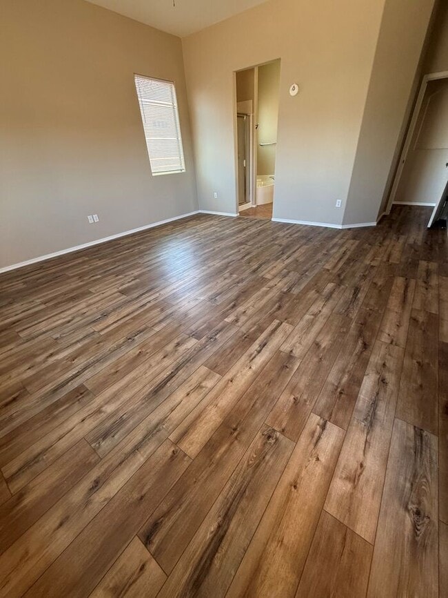 Building Photo - House For Rent