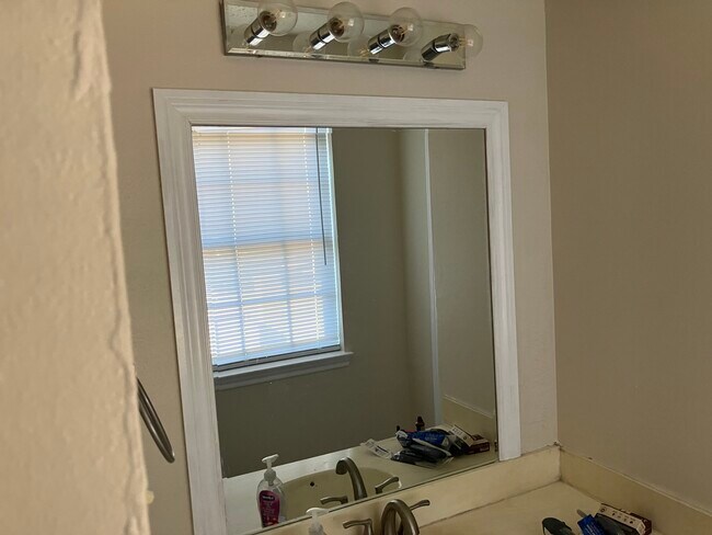 Building Photo - 626 Trailwood Ct