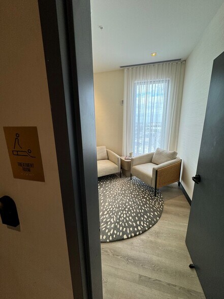 Building Photo - 132 NE 22nd St