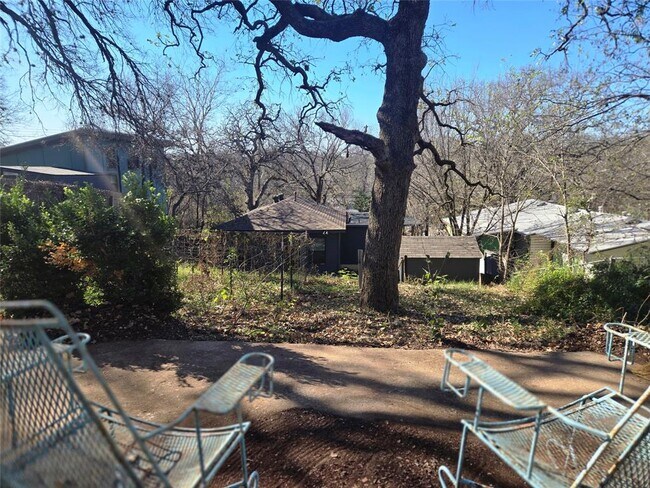 Building Photo - 1307 Deloney St