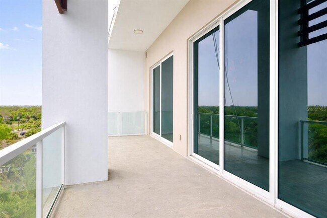 Building Photo - 920 N Osceola Ave