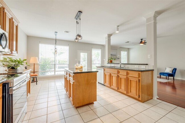 Building Photo - 12414 N Shadow Cove Dr