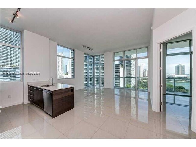 Primary Photo - 500 Brickell Ave