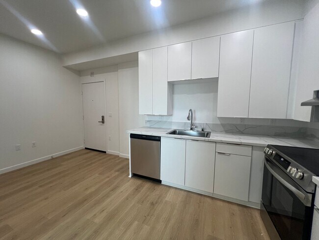 Building Photo - 2900 S Orange Dr