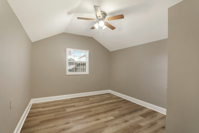 Building Photo - 512 Avenue G