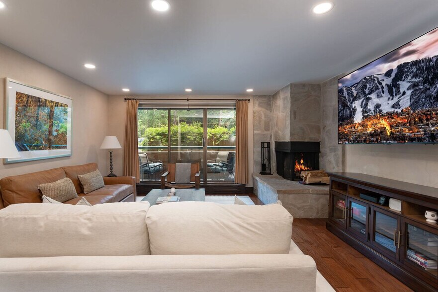 Building Photo - 1024 E Hopkins Ave