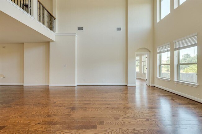 Building Photo - 4233 Privacy Hedge St