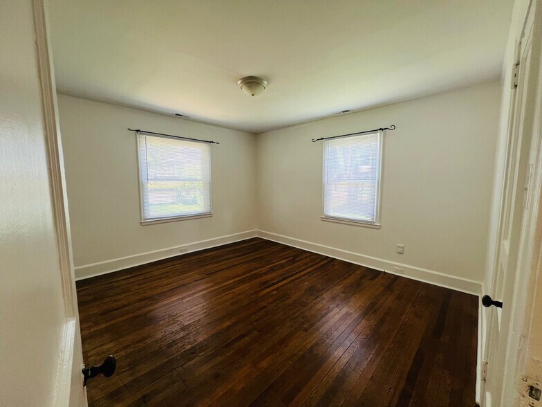 Building Photo - 1217 Enderly Rd