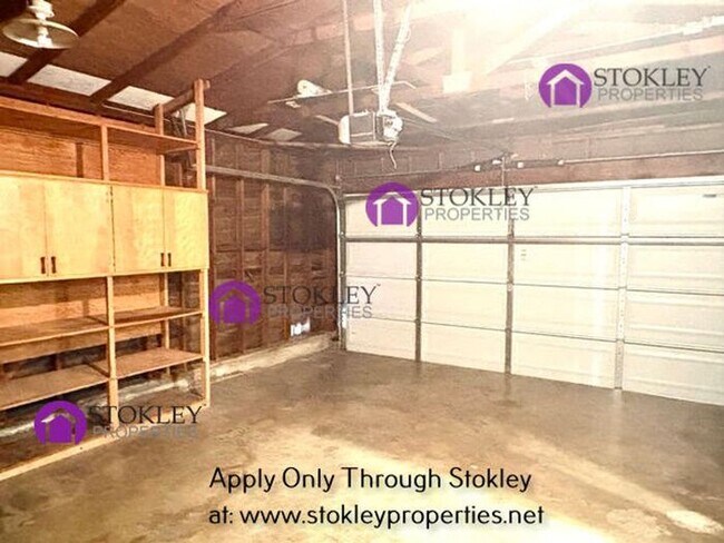 Building Photo - 1875 Queens Rd