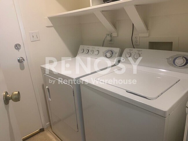 Building Photo - 9064 N 68th Ln