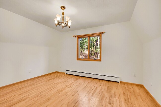 Building Photo - 28195 Cragmont Dr