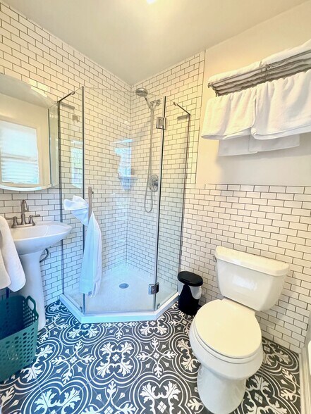 Building Photo - 567 Spring Mills Rd