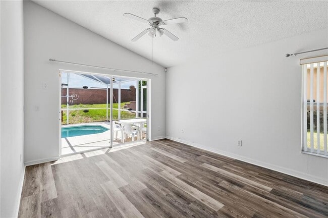 Building Photo - 210 Pine Cone Dr