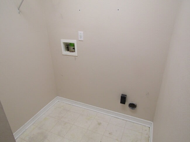 Building Photo - North Pensacola Home with Community Pool –...