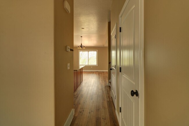 Building Photo - 5 Bedroom 3.5 Bathroom -Traverse Mountain Pet Friendly Home.