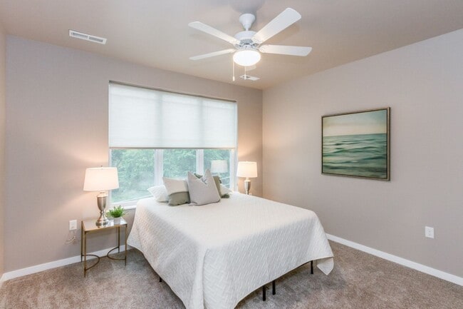 Building Photo - Spacious 1-Bedroom/1.5-Bath, End/Corner unit 201, available 8/1/26