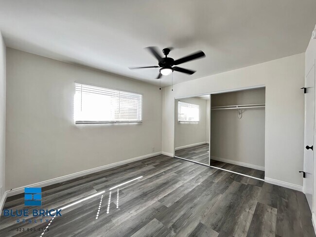 Building Photo - 15352 Vanowen St