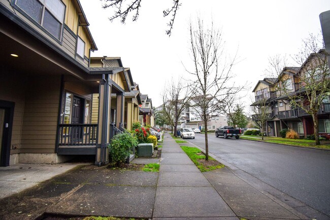 Building Photo - Beautiful Home in Amazing Neighborhood!