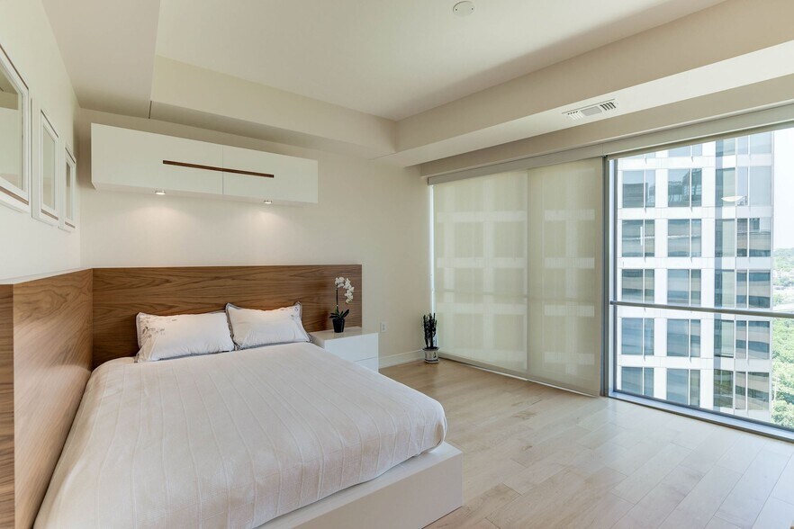 Building Photo - 1111 19th St N