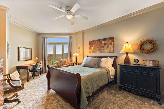 Building Photo - Luxury resort-style living: Fully furnished condo on the Cumberland River less than 25 miles from...