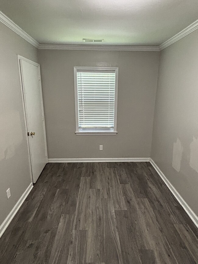 Building Photo - 616 Simpson St